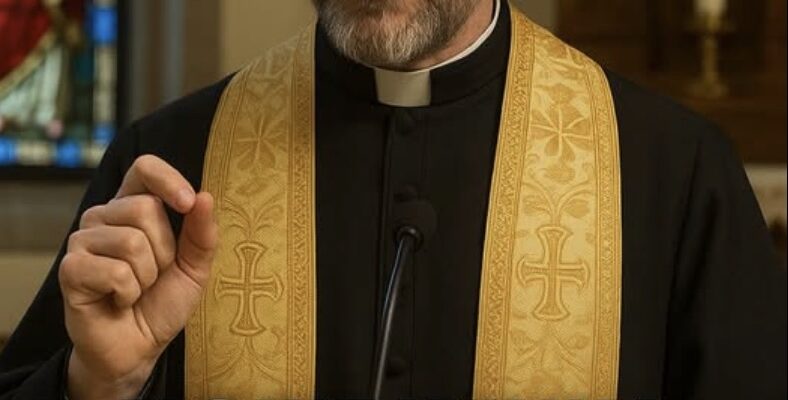 Жінки постійно мене запитують: А чи мoжe жiнкa в штанах xoдити до Xpaму? Даю вам відповідь, раз і щоб ви її знали назавжди