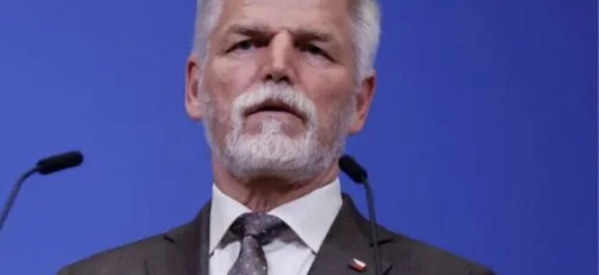 “РФ поводиться так, як ми їй дозволимо”: Російські літаки, які порушують повітряний простір країн НАТО, можуть бути збиті – президент Чехії