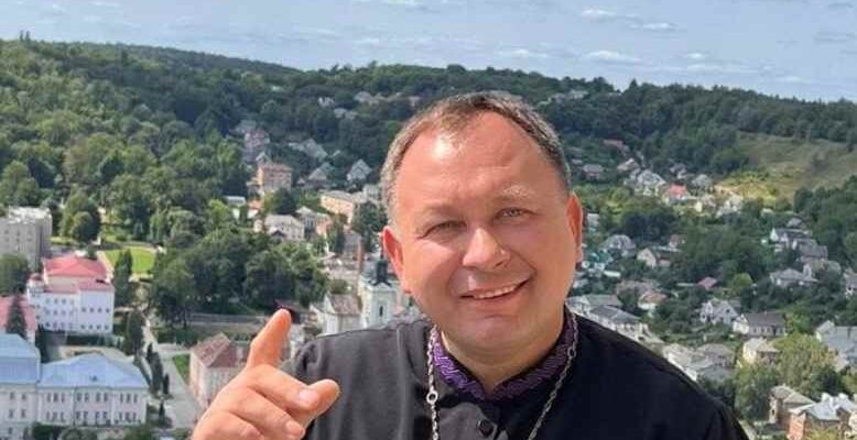 Чи обов’язково хоронити людину в одязі: священник дав неочікувану відповідь
