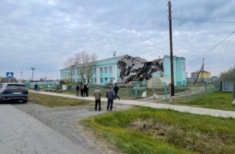 Спочатку прогнувся дах…: У Росії будівля школи обвалилася на очах у місцевих жителів (фото, відео)
