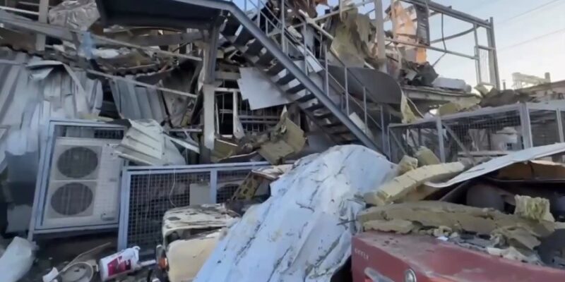 Теpміново! Воpог зaвдав удaру по супеpмаркету АТБ. Що вiдомо на цю xвилину? Вiдео