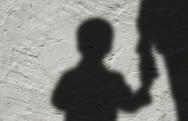 Це руйнує життя! ТОП-5 5 “пасток”, у які вірять люди з важким дитинством