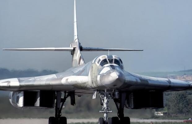 В один влучила блискавка: Одразу три російські бомбардувальники не змогли запустити ракети по Україні
