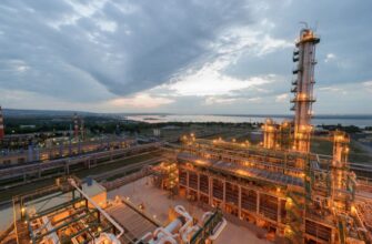 У Росії вражений стратегічно важливий НПЗ за 600 км від України – з’явилося відео прильотів