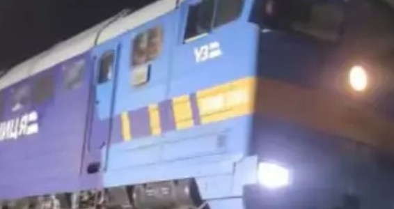 В Укpзалізниці покaзали кaдри з міcця вuбухів на Київщині. Вiдео