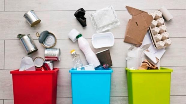 Ви теж робите цю помилку? Чому викидати сміття ввечері – погана ідея