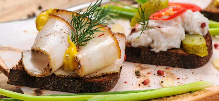 Як засолити сало по-українськи в банці: можна буде їсти губами, бо таке ніжне