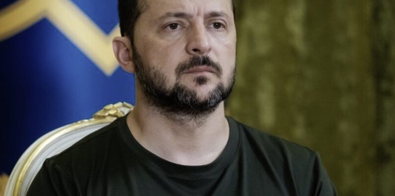Вплинула на війну: Зеленський назвав велику помилку України на початку незалежності