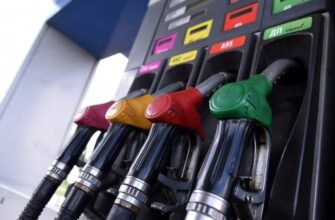 Ціни на бензин б’ють рекорди: удари дронів по НПЗ обрушили паливний ринок у Росії