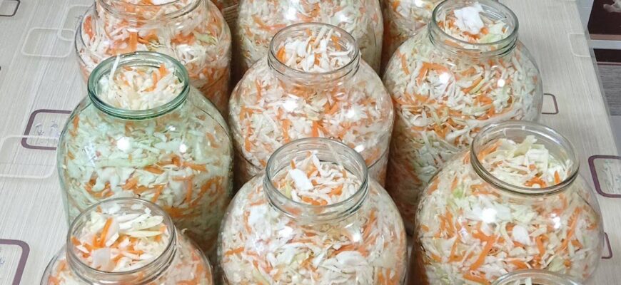 Квашу капусту виключно за рецептом моєї 81-річної бабусі: на 3-літрову банку солі та цукру кладу тільки так
