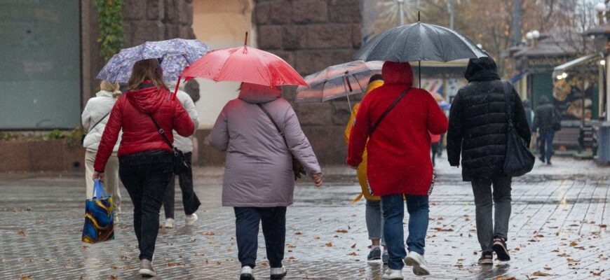 Грозовий шторм з потужним вітром: синоптики попередили українців про небезпеку