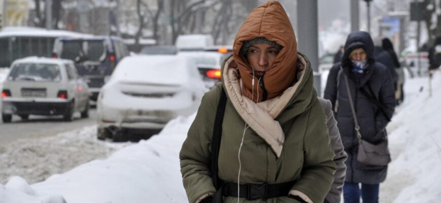 Сильний мороз та сніг: синоптики назвали дату раптового похолодання