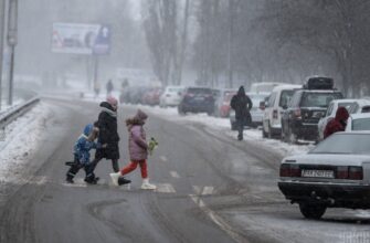 Вдарить 3-градусний мороз та піде сніг: у яких областях буде штормова погода