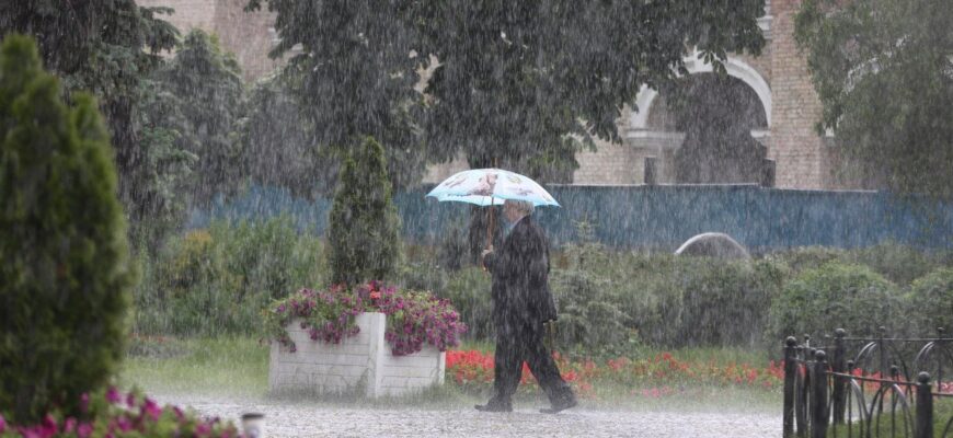Опадів майже не буде: синоптики назвали регіони, яким не пощастить з дощами