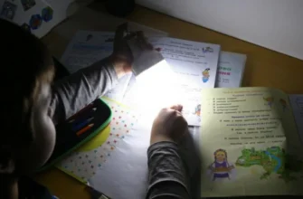Чому в Україні світло відключають не за графіком: пояснення експерта