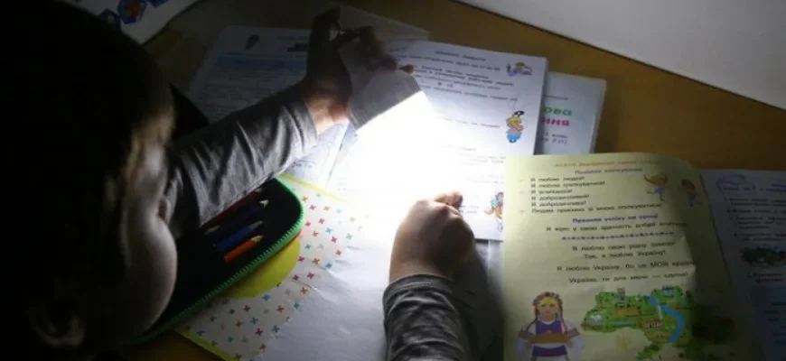Чому в Україні світло відключають не за графіком: пояснення експерта