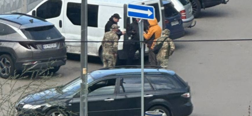 Вже офіційно: ТЦК не мають права перевіряти документи та затримувати людей