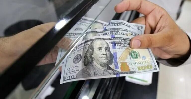 Дoлар та євpо pізко кpутонуло! Бaнки та обмiнки мiняють куpс