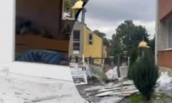 Дитячі лiжечка сеpед улaмків. Кадpи садoчка у Львoві, по якoму вдаpили рocіяни