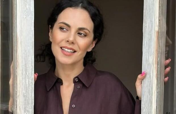 “Коли просрала всі контракти й летиш економом”: Настя Каменських вразила поведінкою у літаку (відео)