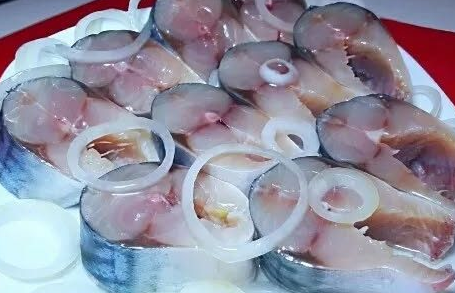 Малосольна горбуша, скумбрія та оселедець «Пальчики оближеш»