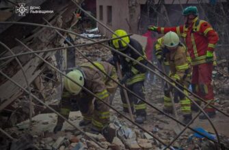 Обстріл передмістя Львова: Під завалами зруйнованого будинку можуть бути ще люди, – голова МВС
