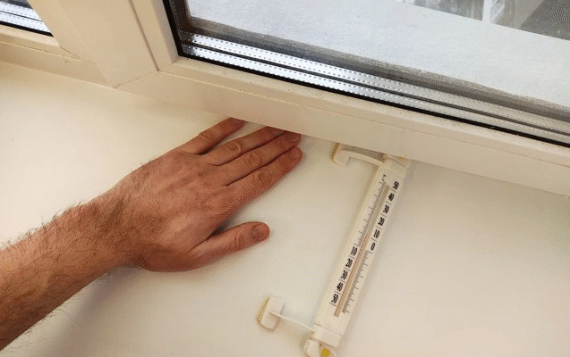 Підвіконня більше не холодне і протягів немає: покроково вирішив проблему з вікнами