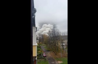 Підприємство Роскомоса під Москвою огорнув величезний стовп диму, очевидці повідомляють про “вибух”