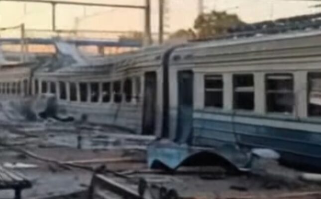 Окупанти вдарили по залізниці , затримується низка поїздів: перелік рейсів – Ми з України