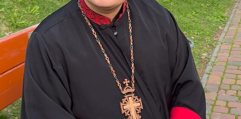 Щоб не накликати біду: священник сказав, чи можна спати ногами до дверей