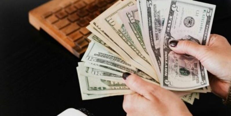 Долар і євро злетіли вгору: новий курс валют на 15 жовтня
