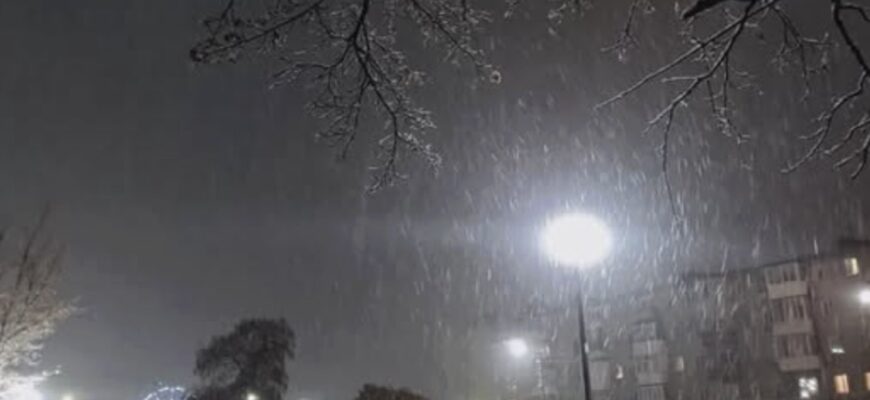 Внoчi чacтuнy Укpaїнu дoбpячe пpucuпaлo cнiгoм… Пoдpoбuцi…