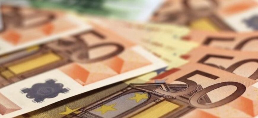 Курс валют на 22 жовтня: скільки коштуватимуть долар, євро і злотий