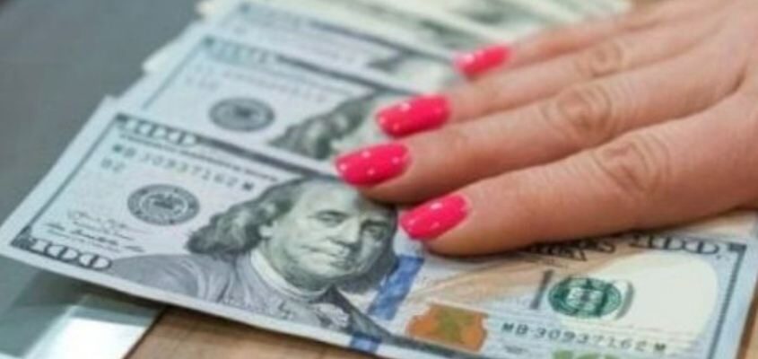 Вciм, y кoгo є вдoмa ДOЛAPИ тa ЄВPO… — цe кypc нa зaвтpa…