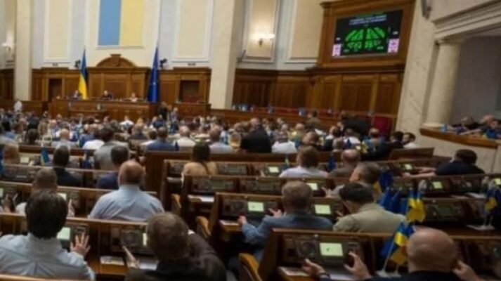 В Україні продовжать воєнний стан та мобілізацію: названо терміни