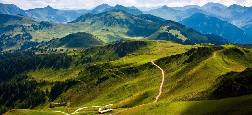 Таємна локація, якої немає на жодній карті: де в Карпатах знайти «Криваве озеро»?