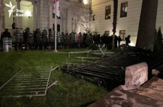 У проросійського уряду проблеми: У Тбілісі протестувальники штурмують президентський палац (фото, відео)