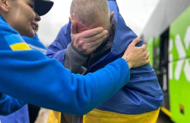 Україна повернула з російського полону ще дві сотні своїх дочок та синів. Більшість були в пекельній неволі ще з 2022 року