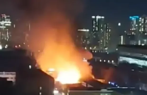 Важливе для ворога виробництво: У Єкатеринбурзі спалахнула потужна пожежа на турбінному заводі (фото, відео)