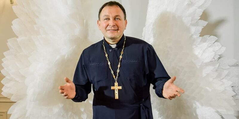 Відомий український священник потрапив у лікарню: Шахраї поширюють інформацію, що він помер (ФОТО/ВІДЕО)
