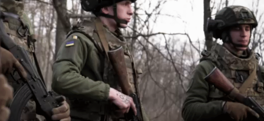 Відвоювати рік та виїхати: нардеп розповів про перспективу для молоді – якщо виживуть