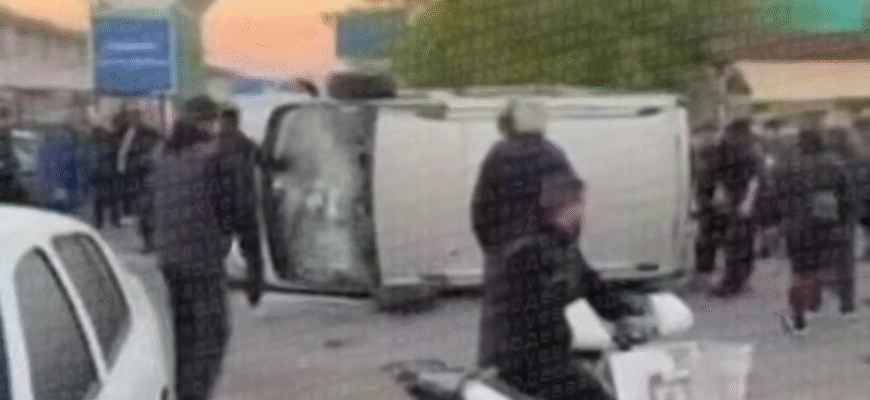 Закидали шинами та перевернули буси: в Одесі масова бійка невідомих та ТЦК – відео