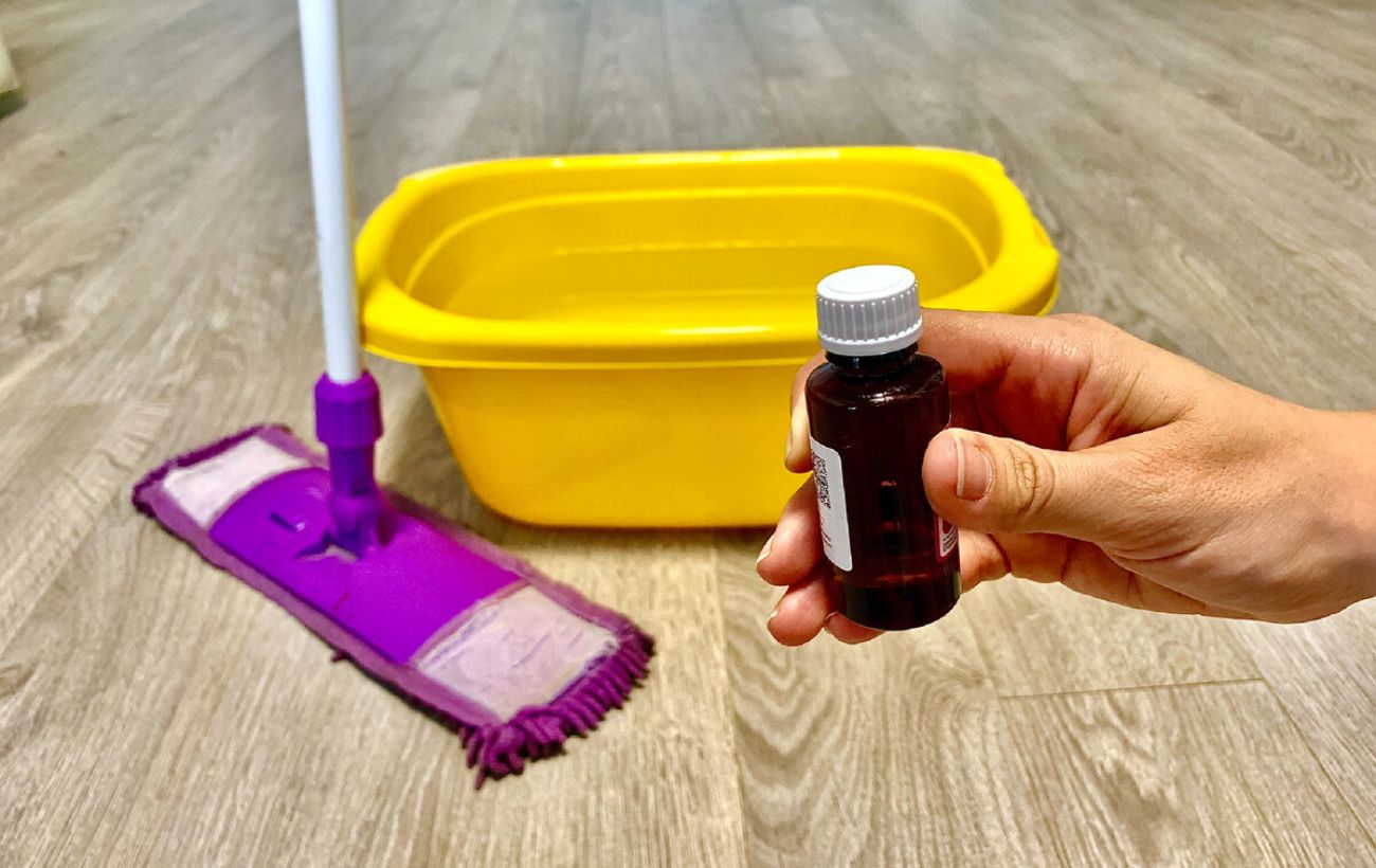 Господині розповіли, що додати у воду для миття підлоги, щоб був приємний аромат 