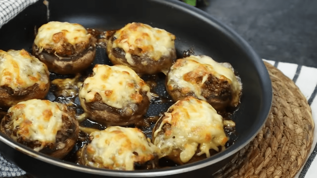 Кулінари нагадали рецепт фаршированих печериць