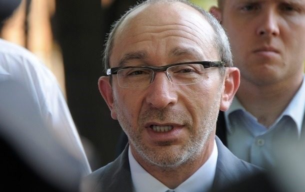 Який вигляд має вдова Кернеса і що обіцяла йому перед смертю