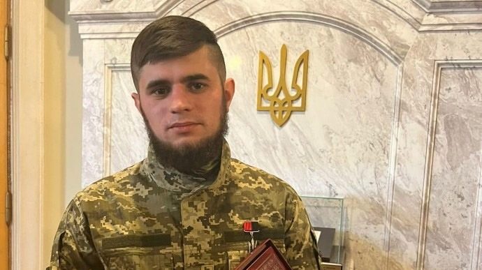 Як виглядає могила Героя України «Да Вінчі» в центрі Києва