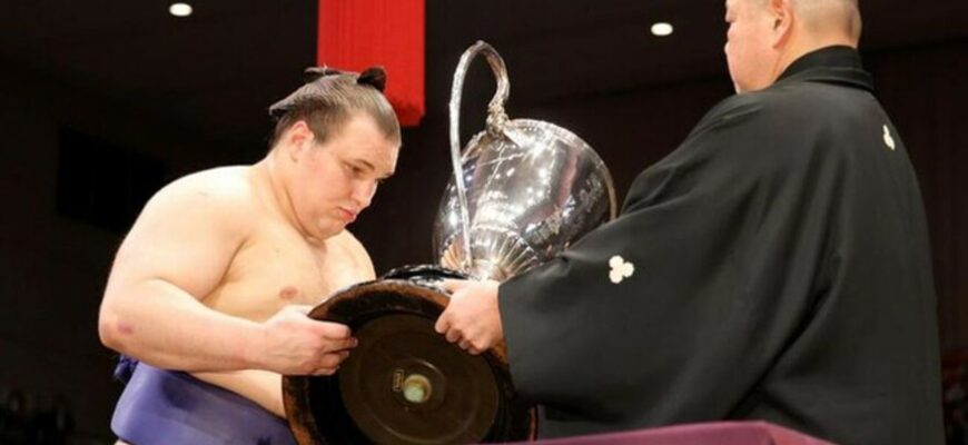 Данило Аонішики Явгусишин досяг небаченого успіху, ставши першим українським сумоїстом у статусі одези