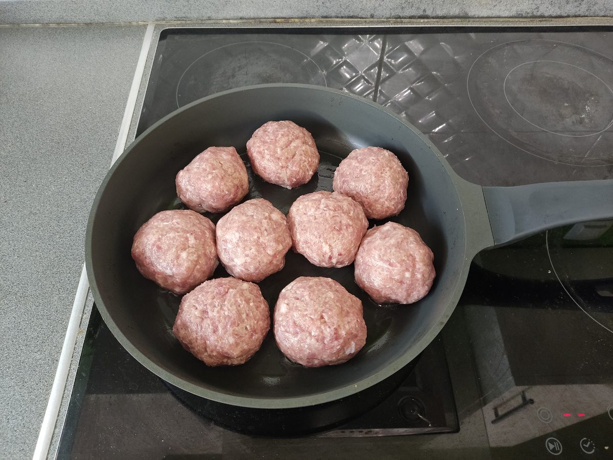 Кулінари розповіли, чим можна замінити звичайний хліб у рецепті котлет, аби вони вийшли соковиті