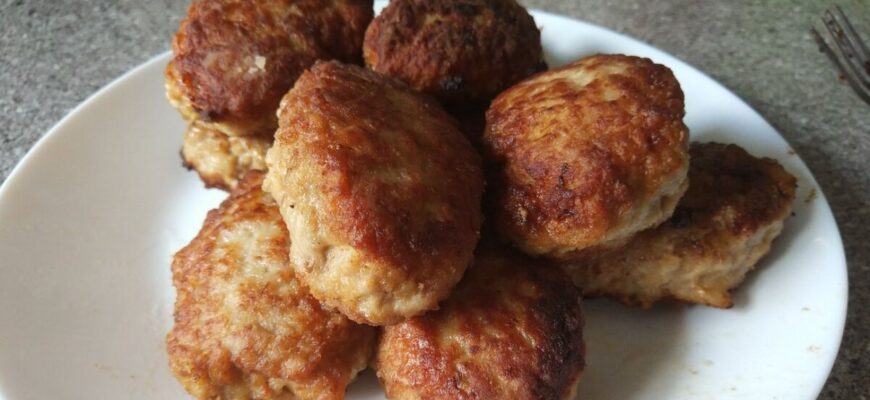 У фарш для котлет не кладу хліб: 1 інгредієнт робить їх соковитими навіть через 3 дні в холодильнику