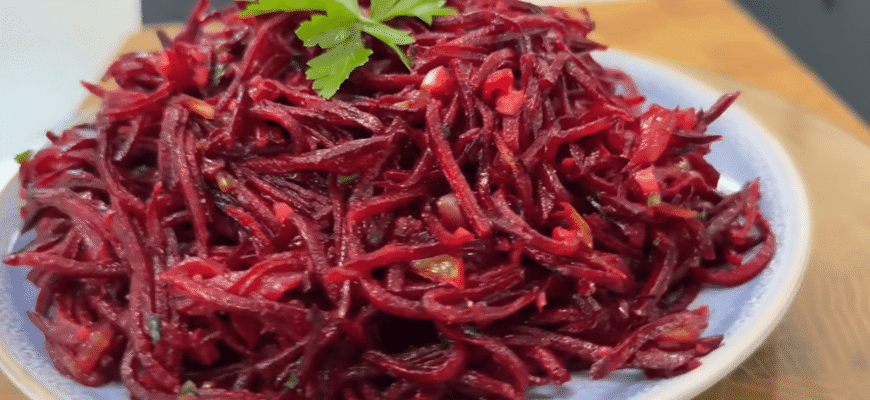 Я замінила моркву — і буряк виграв цю корейську дуель дуже смачно: старий спосіб, який я відкрила по-новому